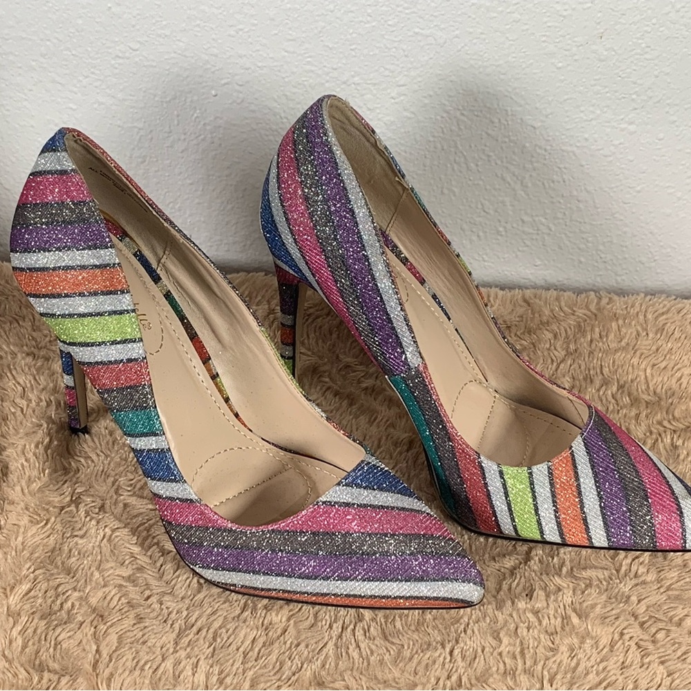 Anne Michelle Multicolored Heels, Size 9.